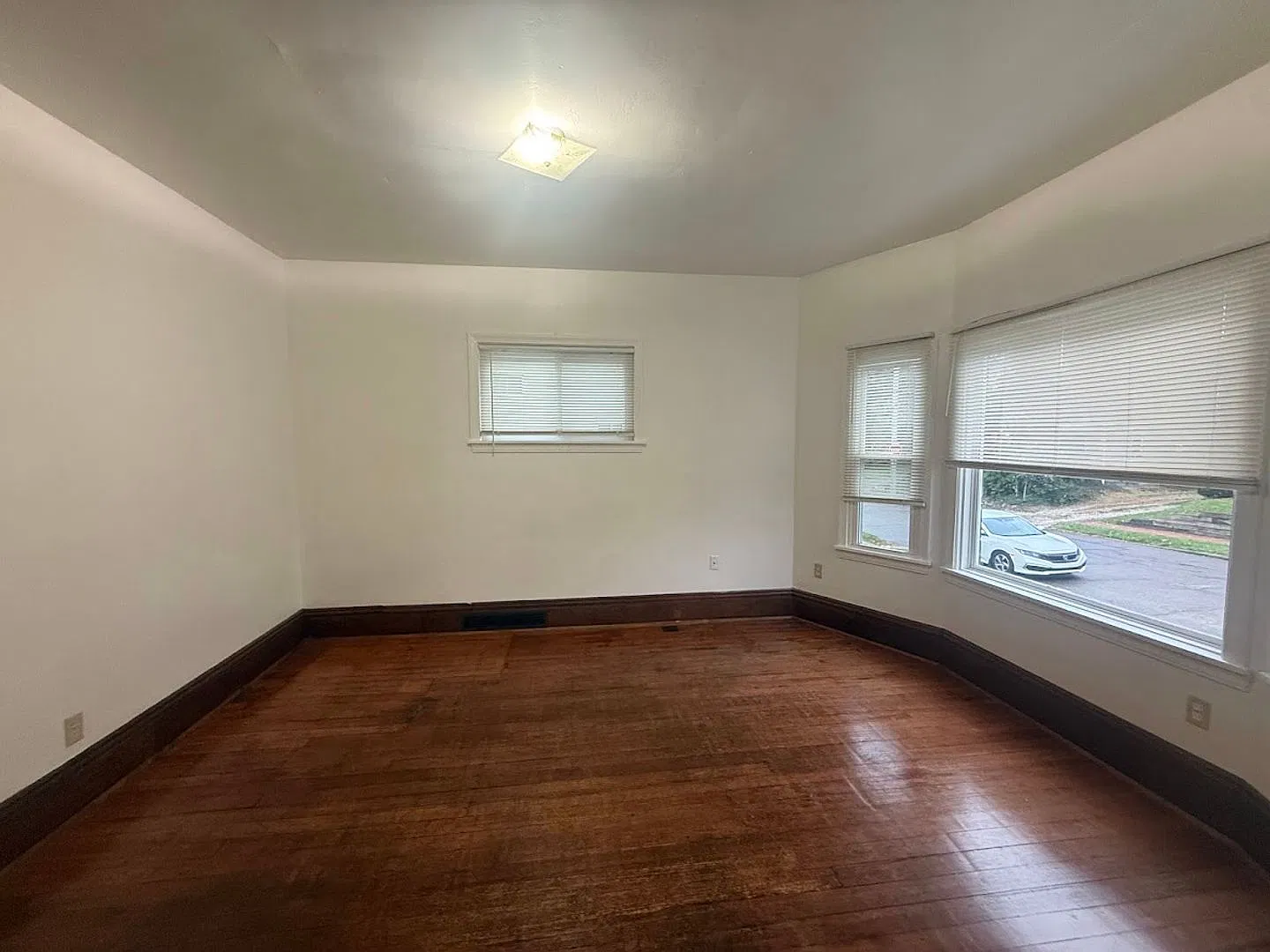 Five bedroom three bathroom home for rent — Photo 2