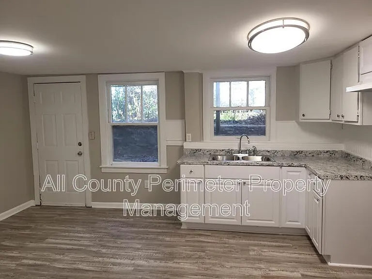 3631 Washington St #5 — Photo 7
