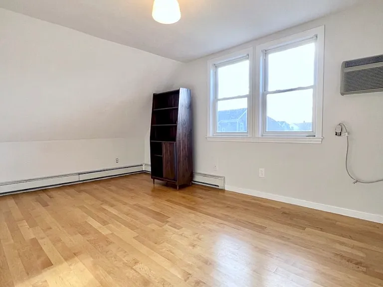 131 Pearl St #3R — Photo 12