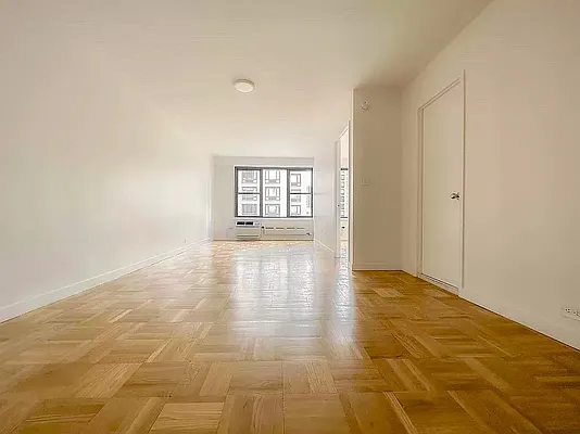 Rented by Manhattan Realty Group | media 3