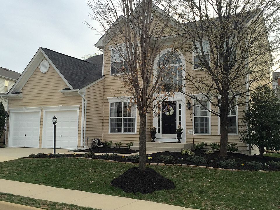 1st image of 702 Mount Holly Pl NE