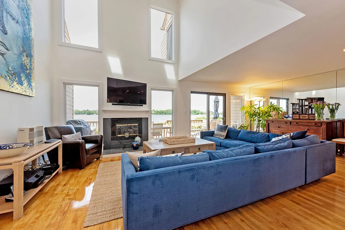 Photo 2 of 18 - 68 W Water St #12 - Sag Harbor, NY Building Photo - 68 W Water St #12