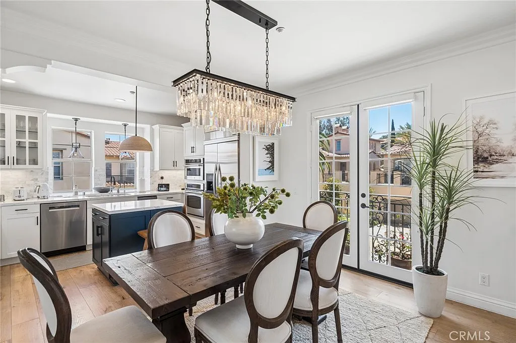 2 bed, 2.0 bath, 1648 sqft, $6,500 — Photo 3