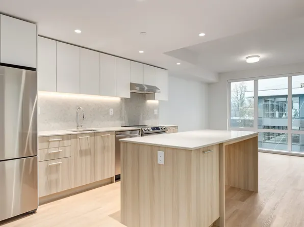 126 E 21st St, North Vancouver, BC