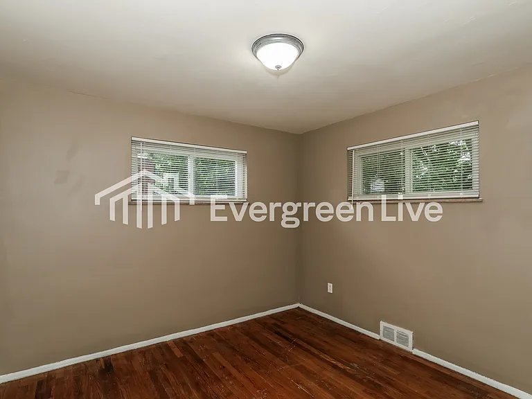 1226 Toluca Ct — Photo 12