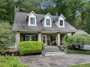 110 Stone Hill Dr, Milford, PA 18337