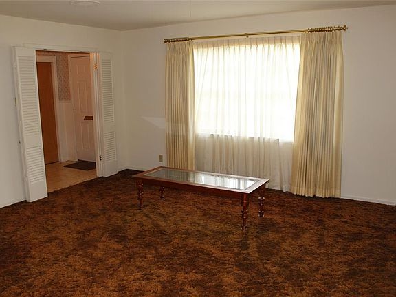 4th image of 5501 Wedgmont Cir N