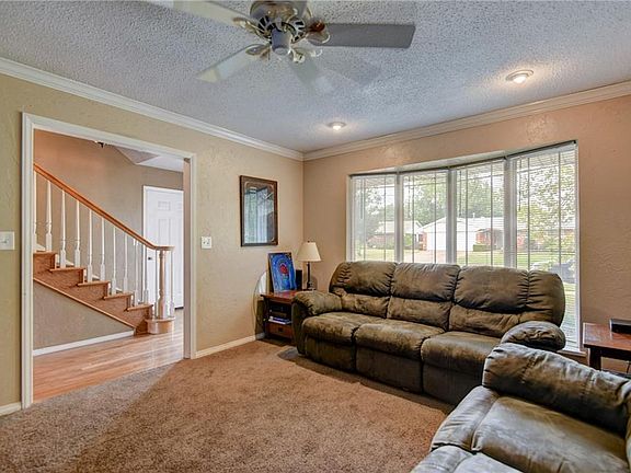 3rd image of 3904 Chetwood Dr
