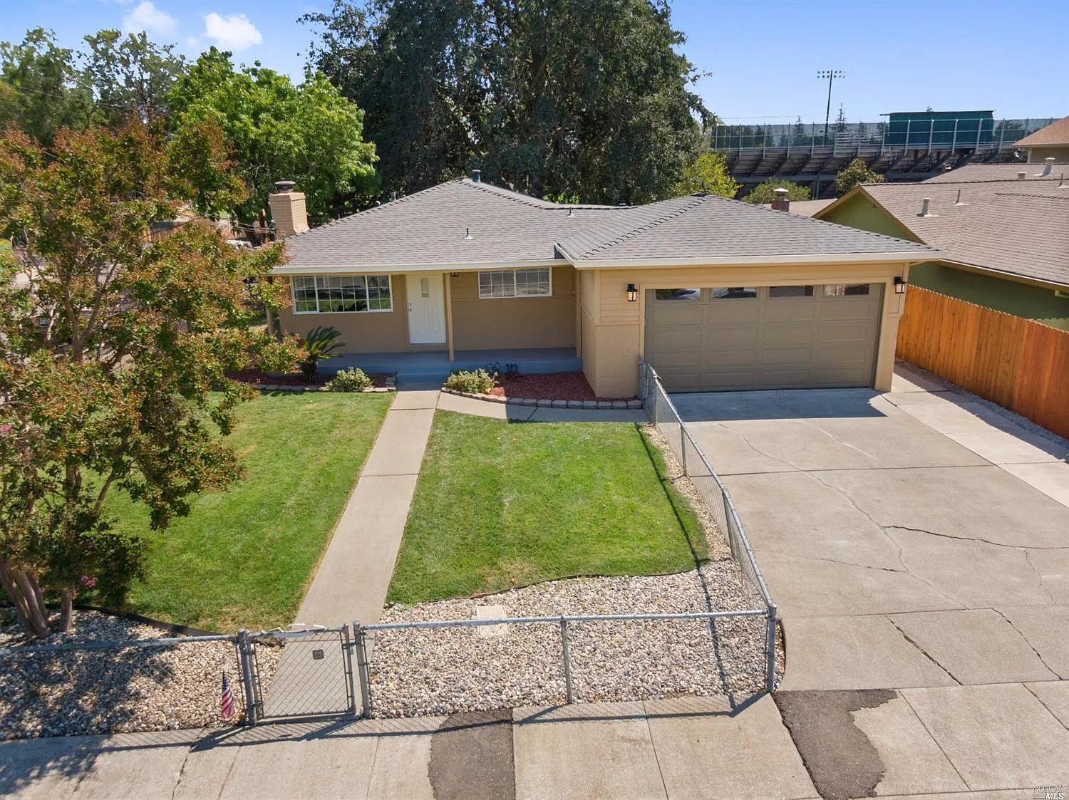 620 Walnut Park Ave photo 1