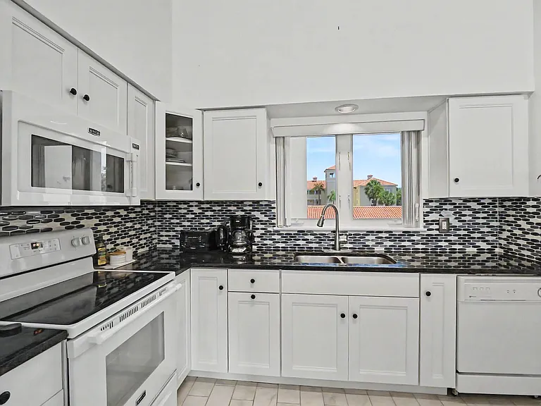 5025 Harmony Cir #202 — Photo 9