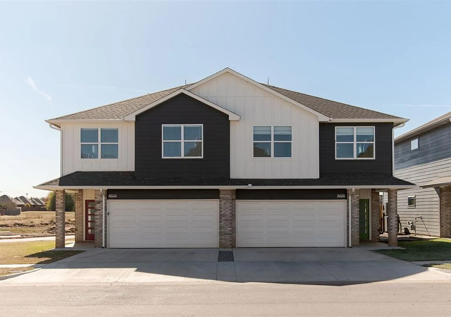 Luxury 3 Bedroom 2.5 Bathroom Duplex in Piedmont Schools with a 2 car garage (Neighborhood Park) — Photo 2
