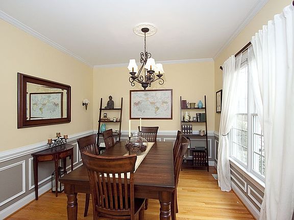 2nd image of 105 Holly Park Dr