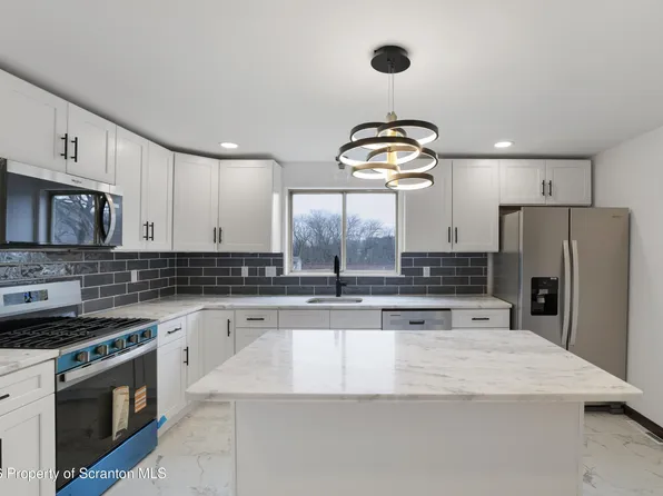 615 Oak Ln, Clarks Summit, PA 18411