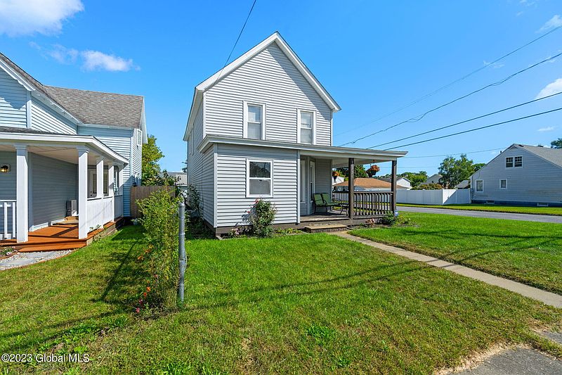 3rd image of 1073 Laura Street