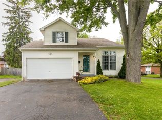 121 Glenora Dr, Rochester, NY 14615