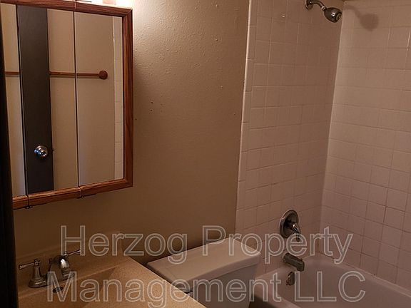 3rd image of 408 McKay Ave S #23
