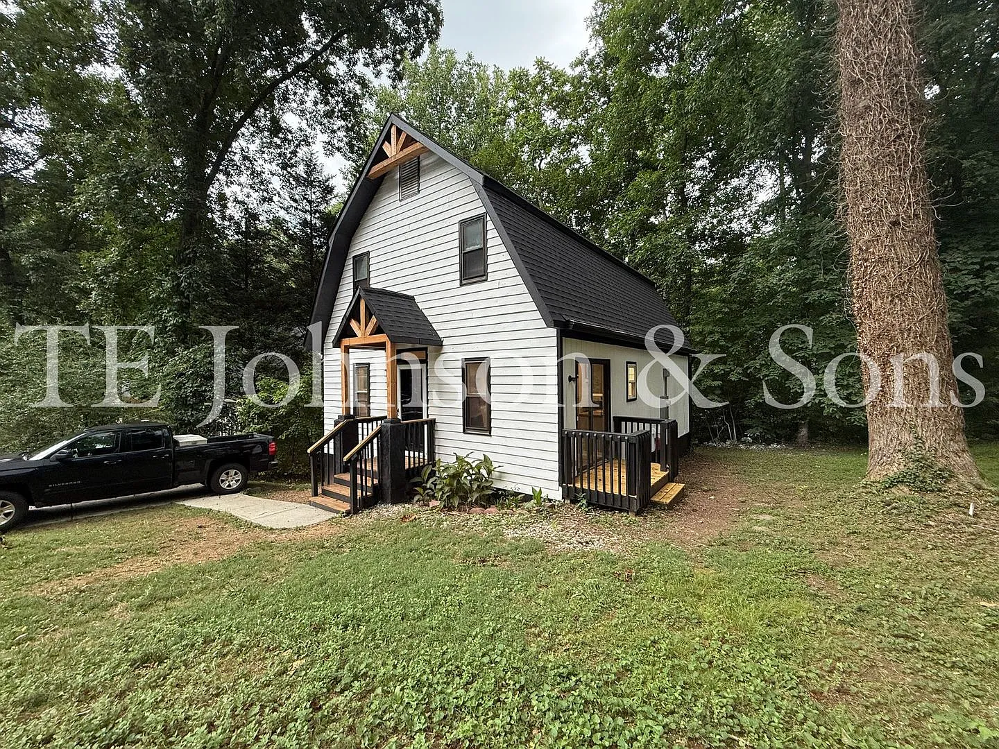 Modern 3BR Home with Main Level Primary Suite & Open Floor Plan in Winston-Salem — Photo 4