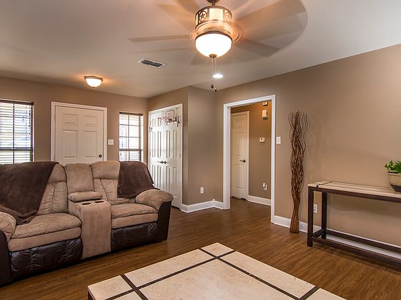 3rd image of 105 Country Club Dr