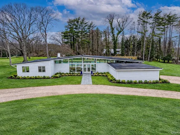 21 Lloyd Haven Drive, Lloyd Harbor, NY 11743