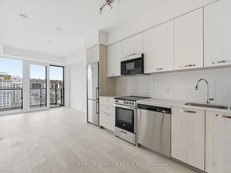 75 James St S #1221 — Photo 8