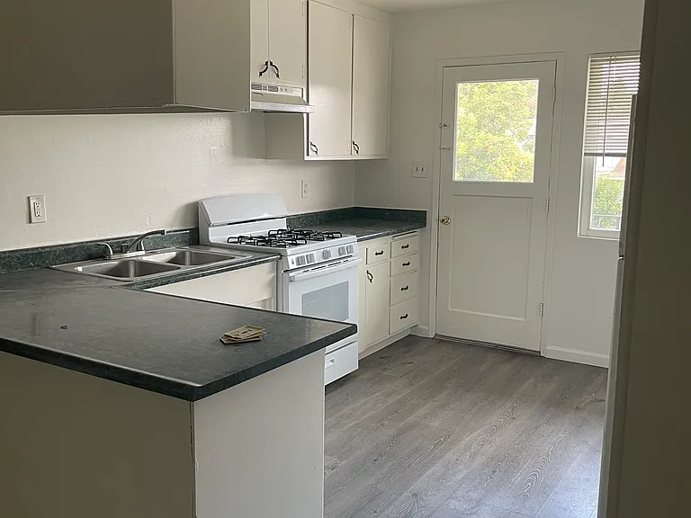 1235 Carver Rd #0 — Photo 3