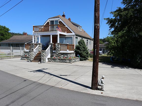 Plenty of parking in front and side