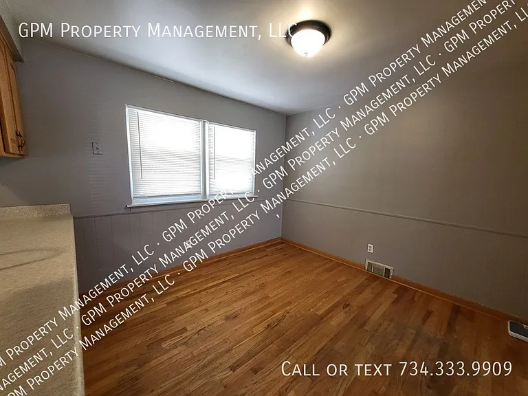 3277 Terry St — Photo 9