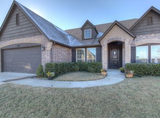 10710 S Sycamore St, Jenks, OK 74037