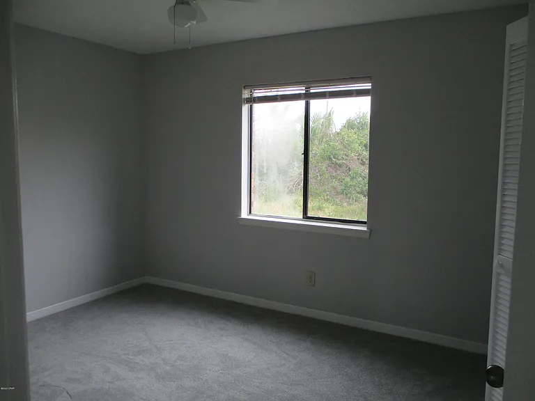 1346 Stephen Dr — Photo 10