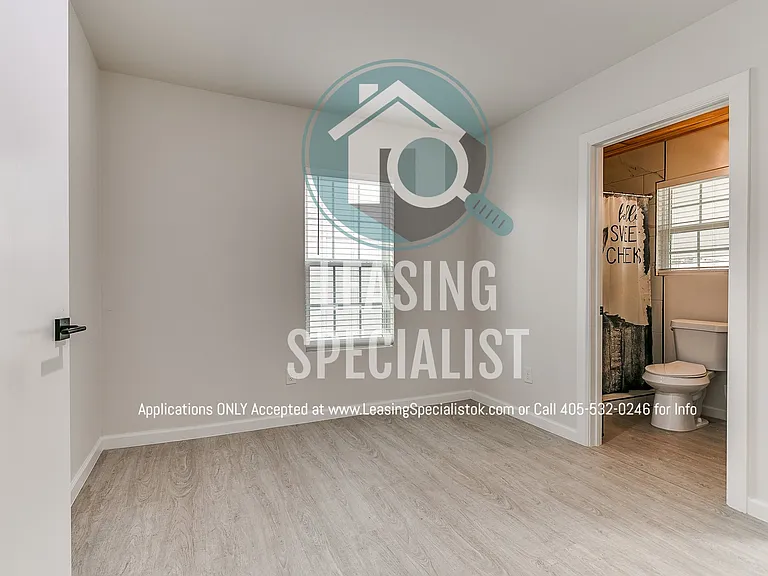 303 E Frank St — Photo 38