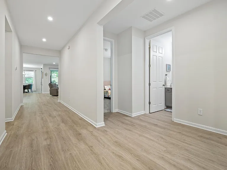 73 Moana Ct N — Photo 3