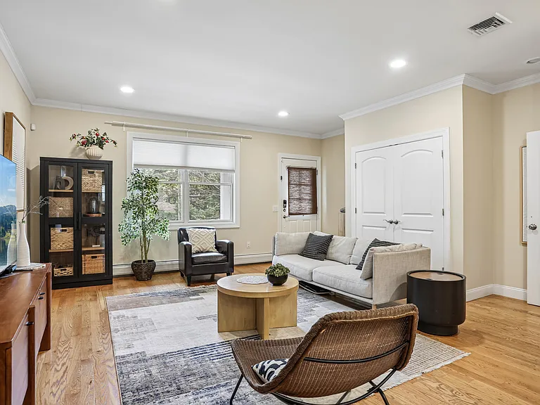 174 Fort Lee Rd #B — Photo 3