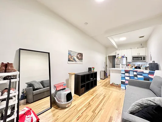 Rented by Pear NYC LLC | media 1