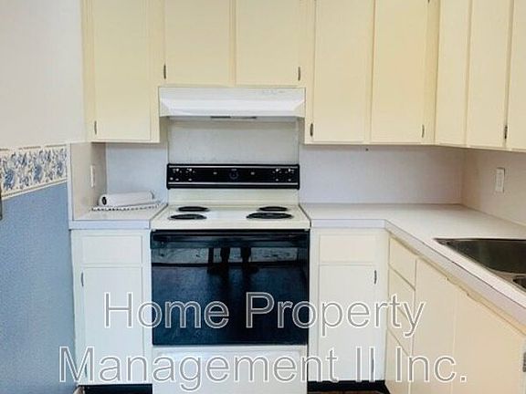 4th image of 3203 Gardens East Dr APT D