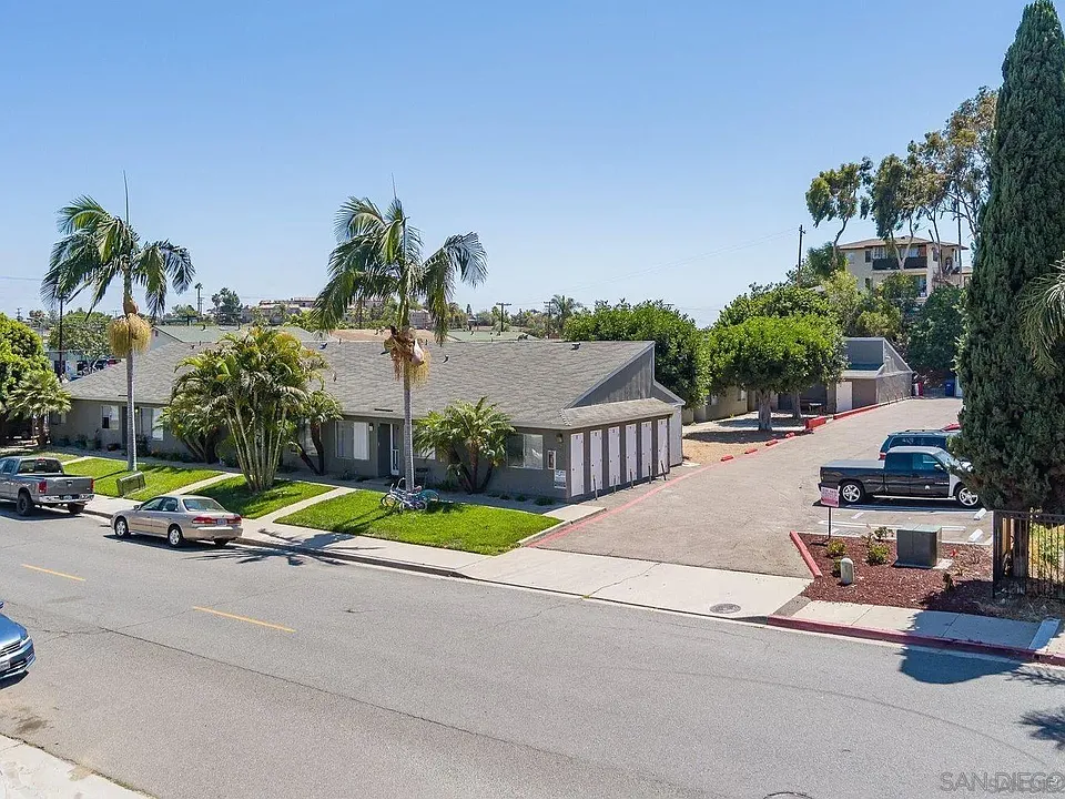 702 R Ave