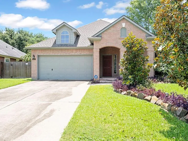 421 Livingstone Ln — Photo 1