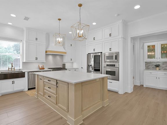 3rd image of 4111 Angling Ln