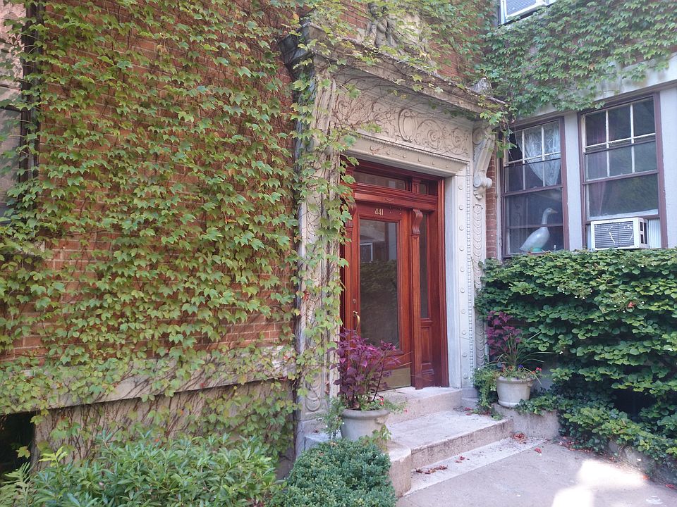 2nd image of 441 Washington St APT 3
