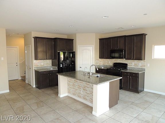 5th image of 1112 Bradley Bay Ave