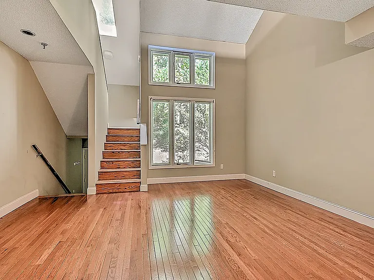 109 Beechnut St #7 — Photo 20