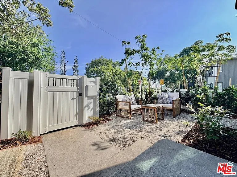 2924 W Riverside Dr — Photo 10