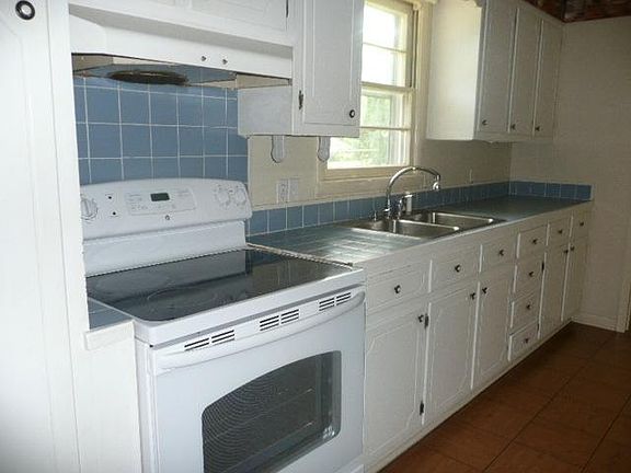 2nd image of 2310 Cloyd Blvd