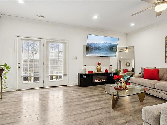 5th image of 614 Rolfe St