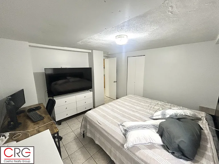 118-120 Cottage St #1B — Photo 2