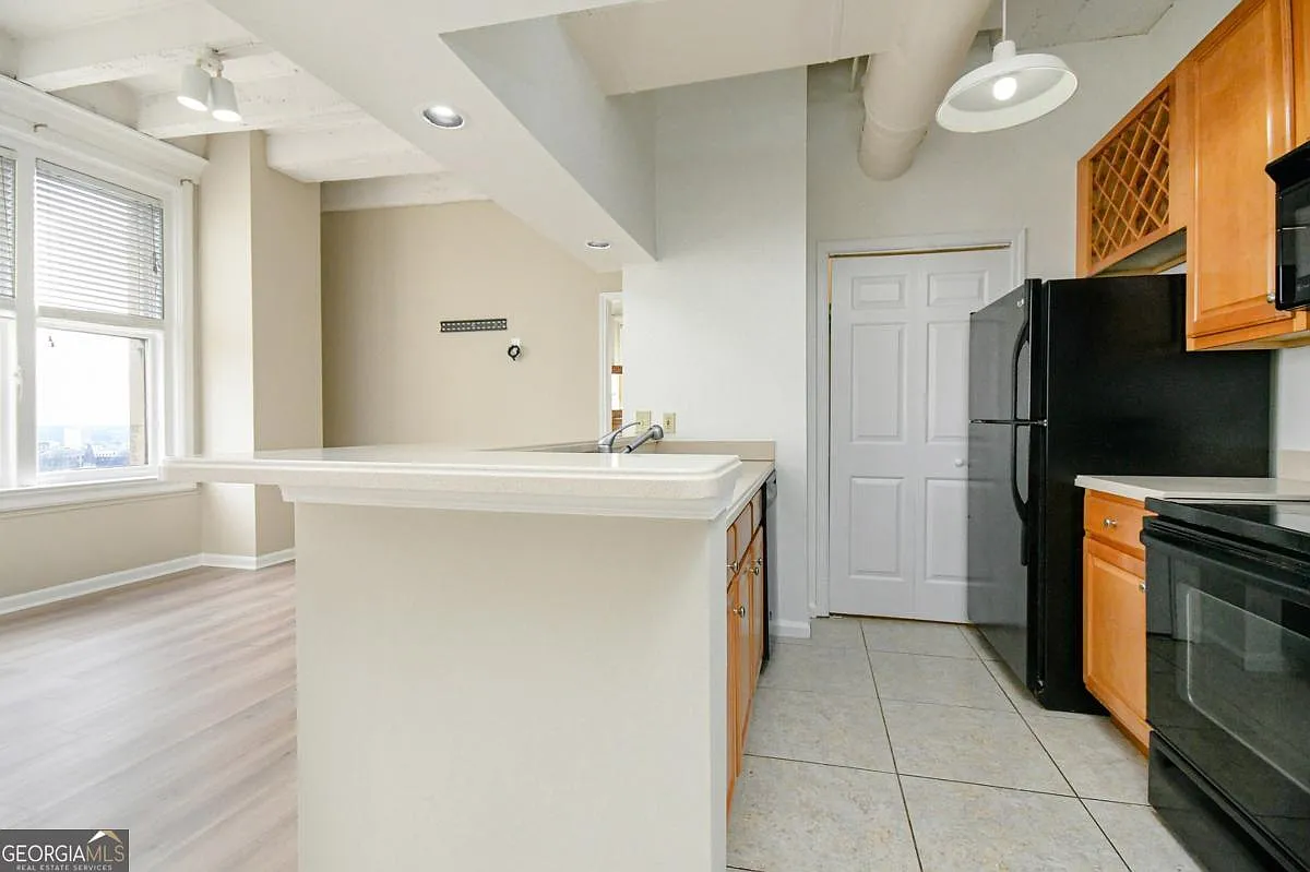 2 bed, 954 sqft, $2,300 — Photo 3