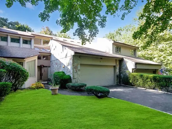 3 Willada Lane, Glen Cove, NY 11542