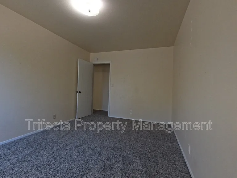 1125 Peterson St — Photo 12