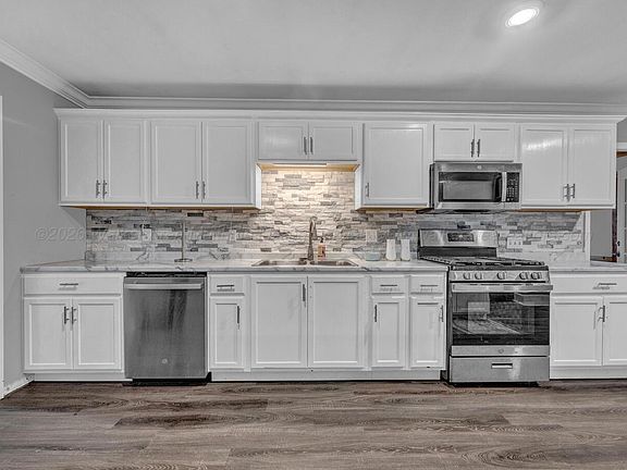 2nd image of 2001 Pawnee Cir