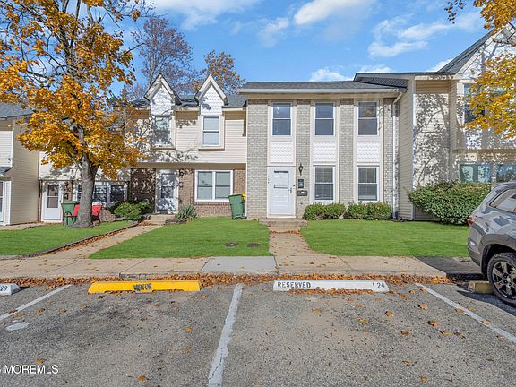 4th image of 124 Williamsburg Lane