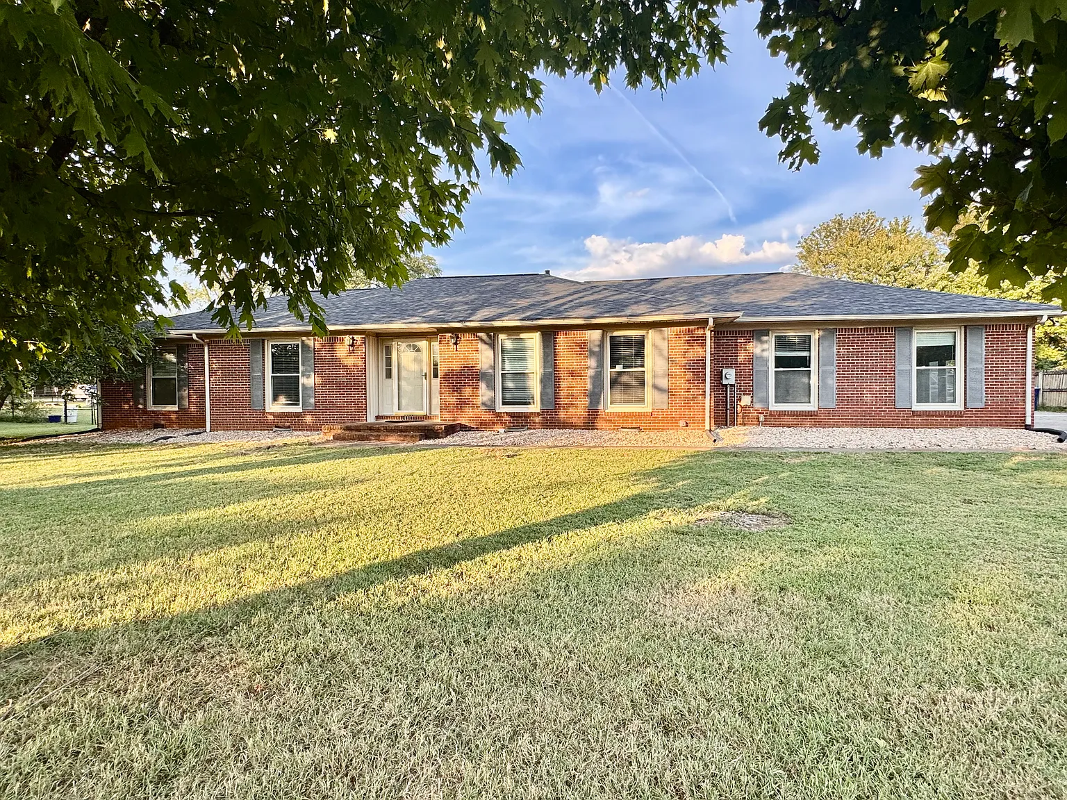 3 bed, 2340 sqft, $2,300 — Photo 1